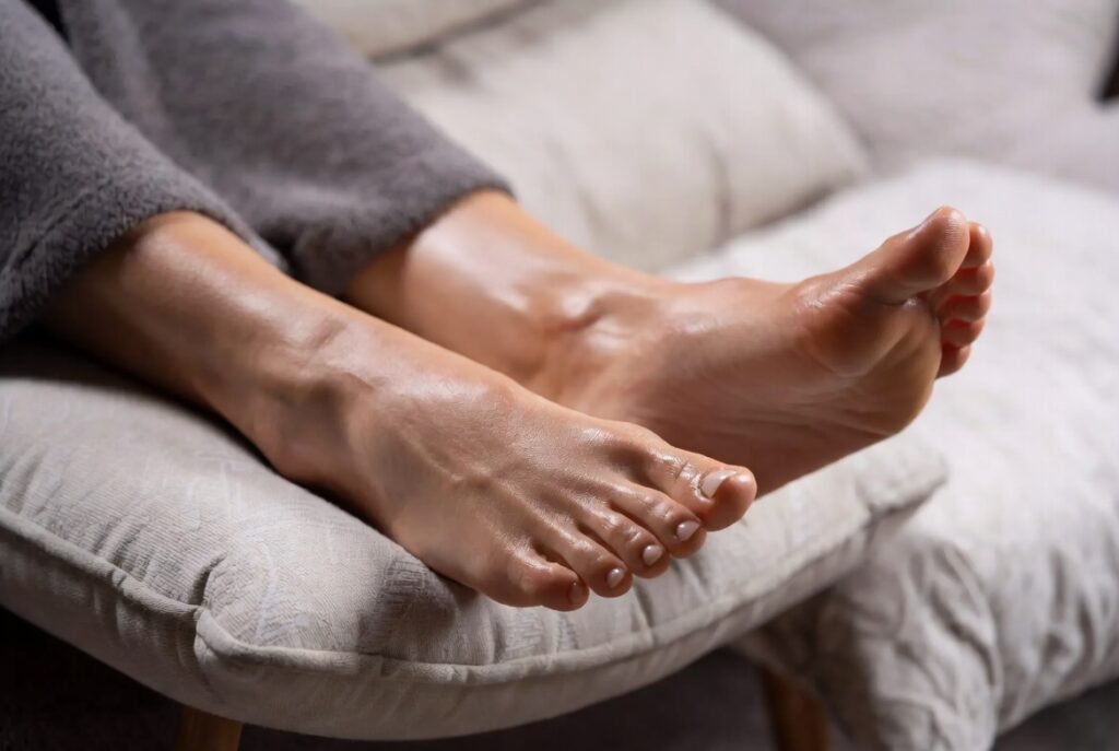 Nach Wellness-Reset: Leichte und gepflegte Füße – Ende der Müdigkeit vom Job